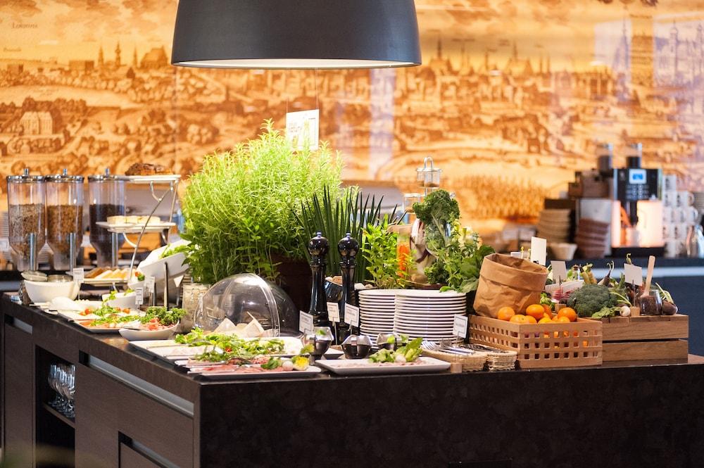 Q Hotel Plus คราคูฟ ภายนอก รูปภาพ