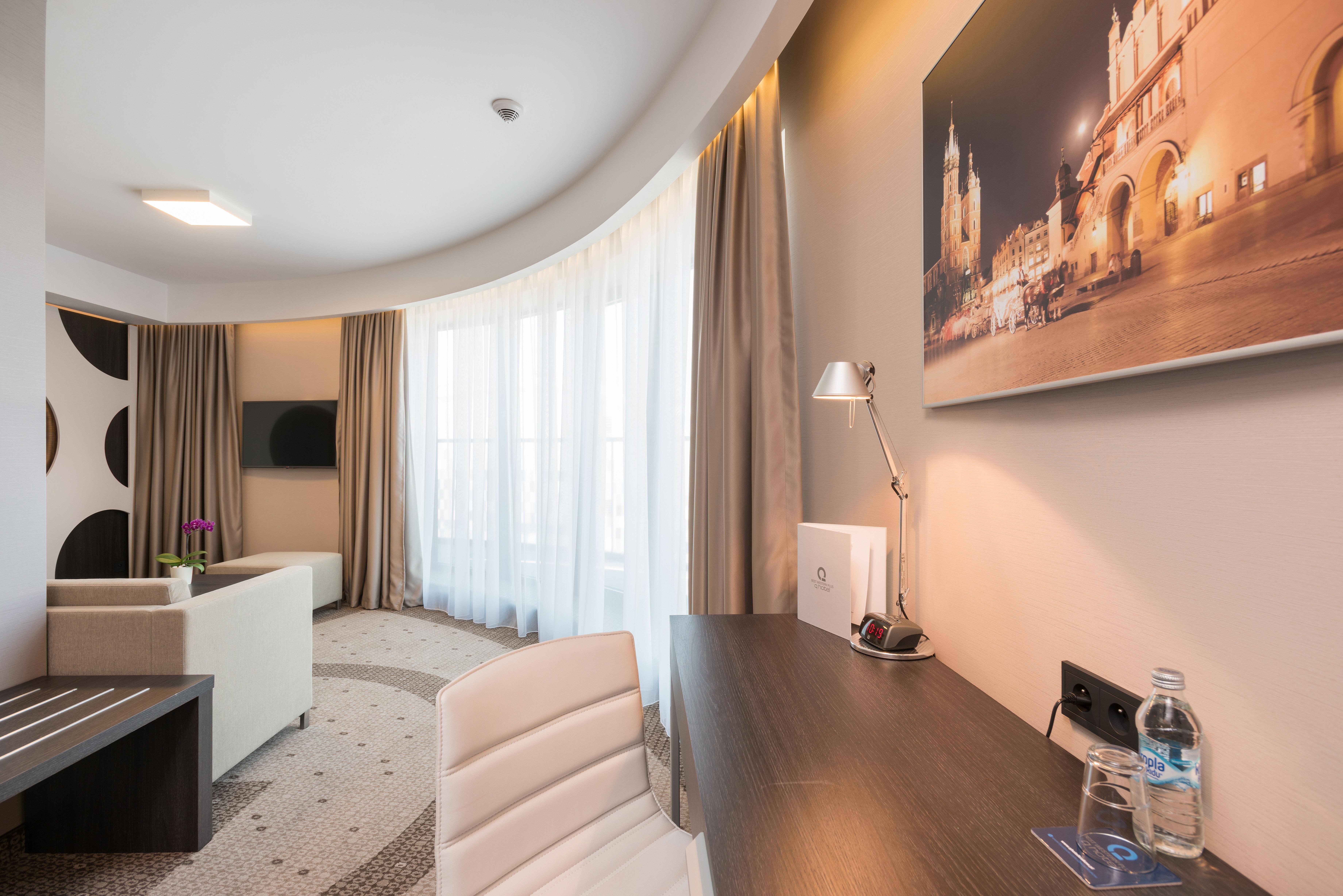 Q Hotel Plus คราคูฟ ภายนอก รูปภาพ