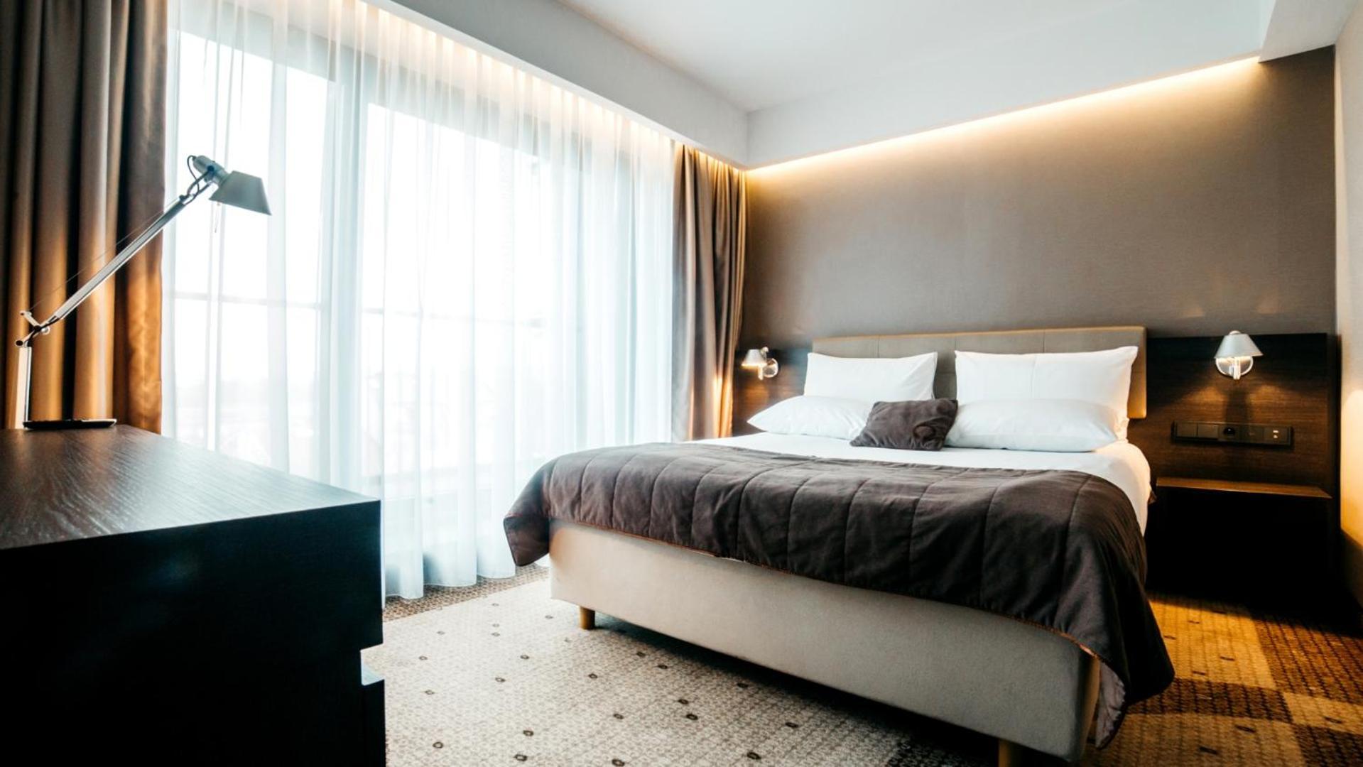 Q Hotel Plus คราคูฟ ภายนอก รูปภาพ